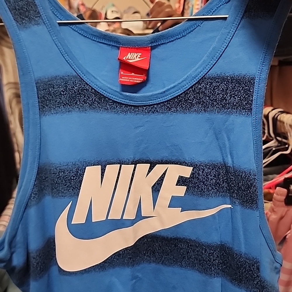 Nike Medium Tank